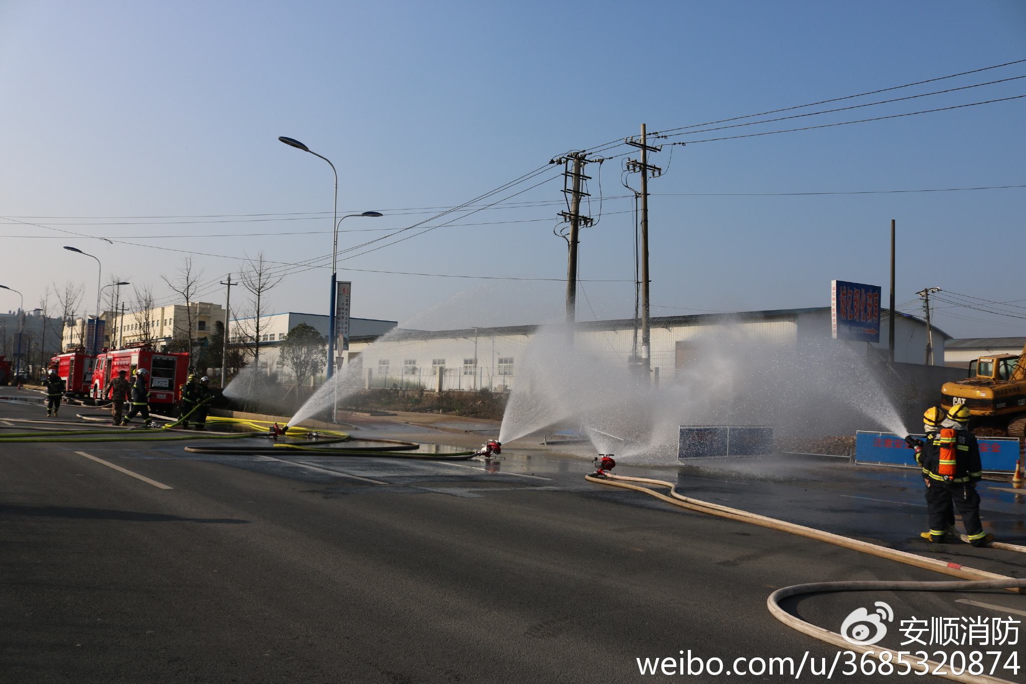 贵州安顺天然气管道泄漏 消防等部门联合施救